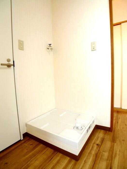 物件内観写真16　(洗濯機置場)