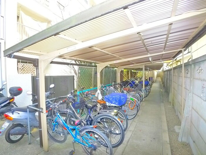 物件外観写真6　(駐輪場)