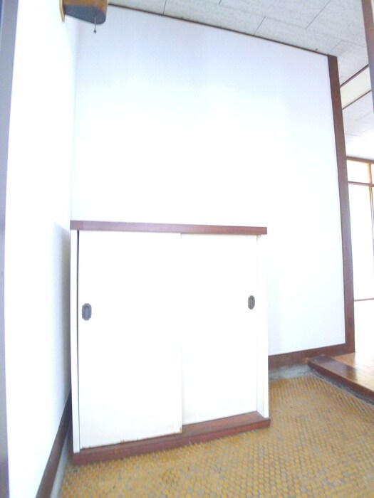 物件内観写真18　(玄関)