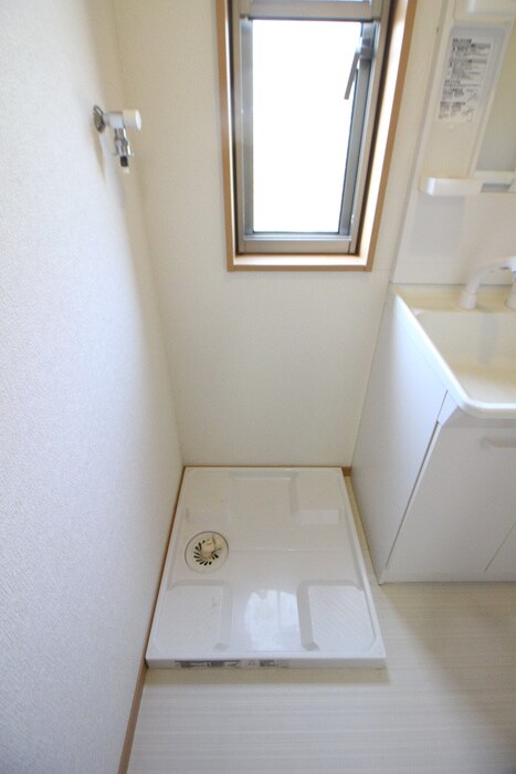 物件内観写真11　(洗濯機置場)