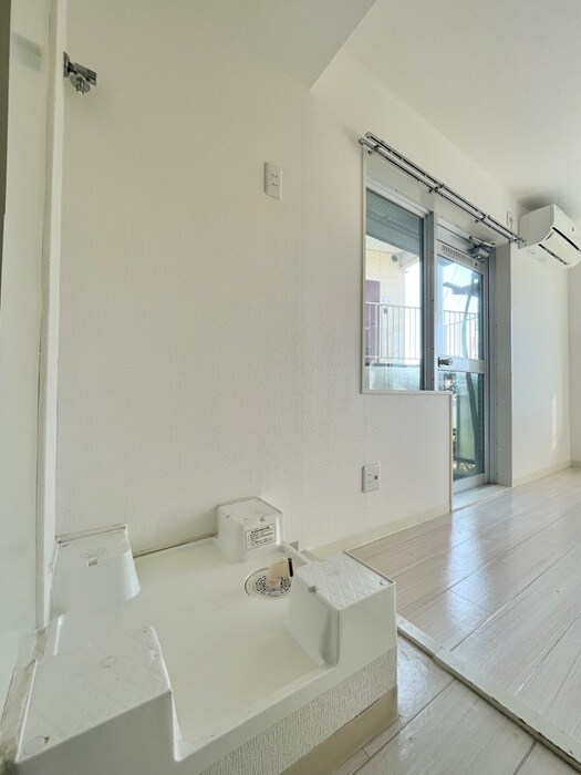 物件内観写真12　(洗濯機置場)