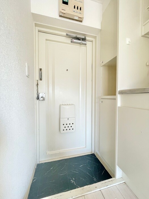 物件内観写真13　(玄関)