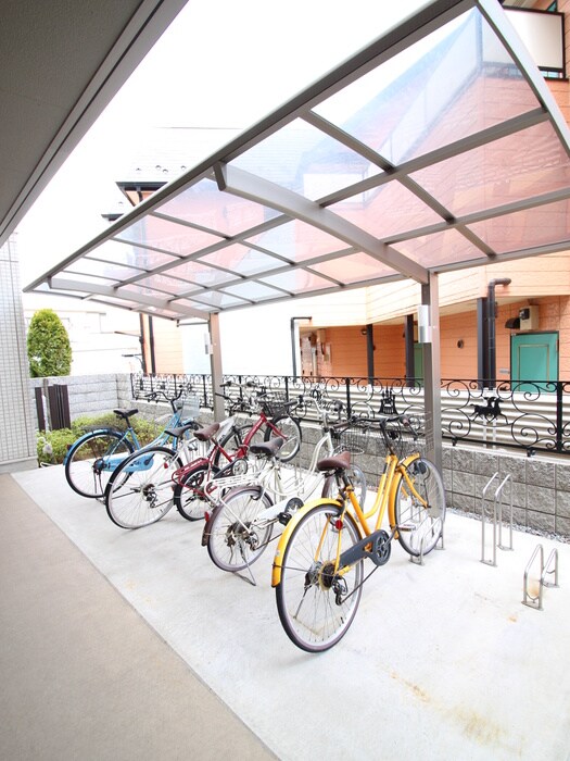 物件外観写真5　(駐輪場)