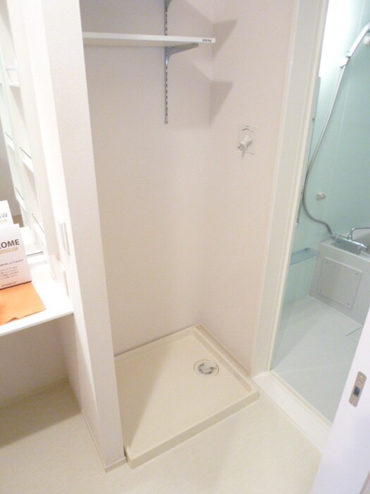 物件内観写真10　(洗濯機置場)