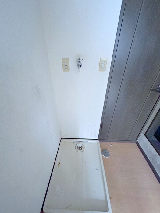 物件内観写真16　(洗濯機置場)