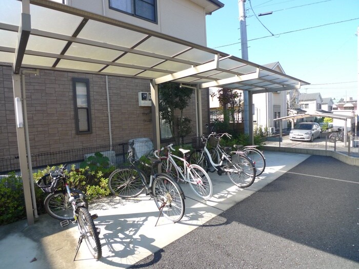 物件外観写真4　(駐輪場)