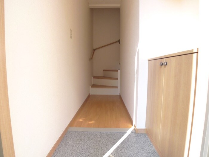 物件内観写真17　(玄関)