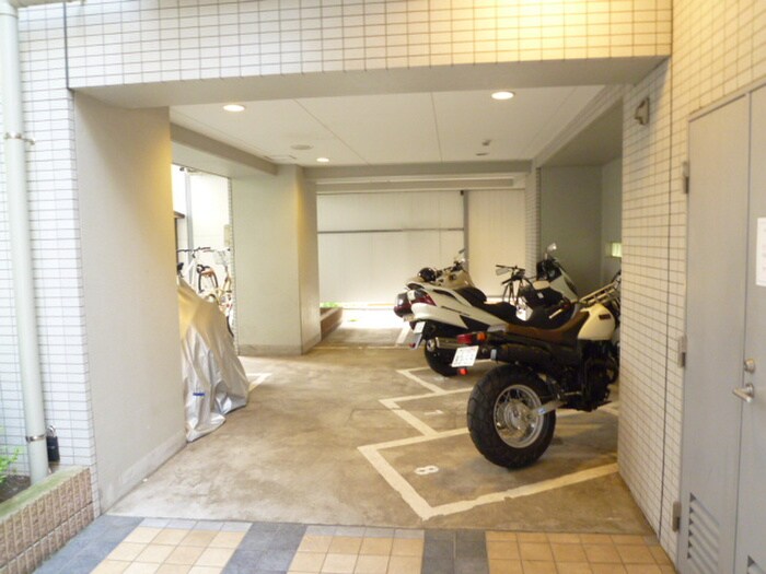 物件外観写真2　(駐輪場)