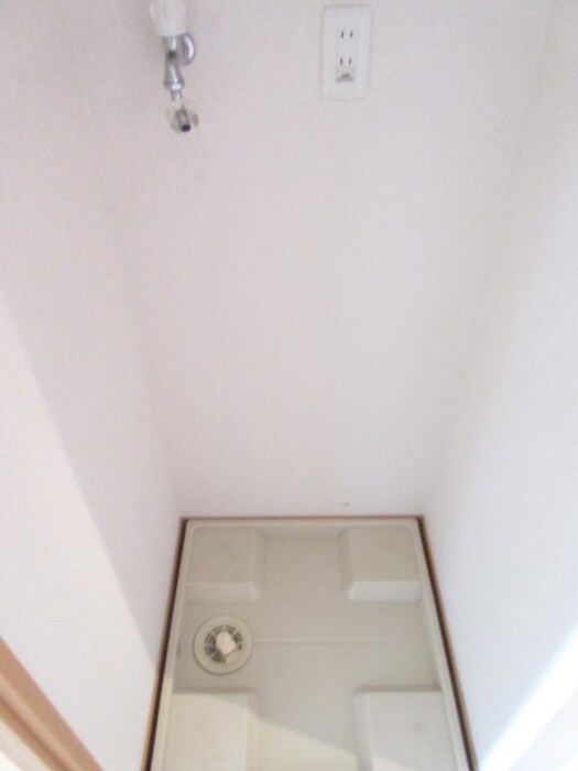 物件内観写真12　(洗濯機置場)