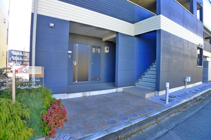 物件外観写真2　(エントランス部分)