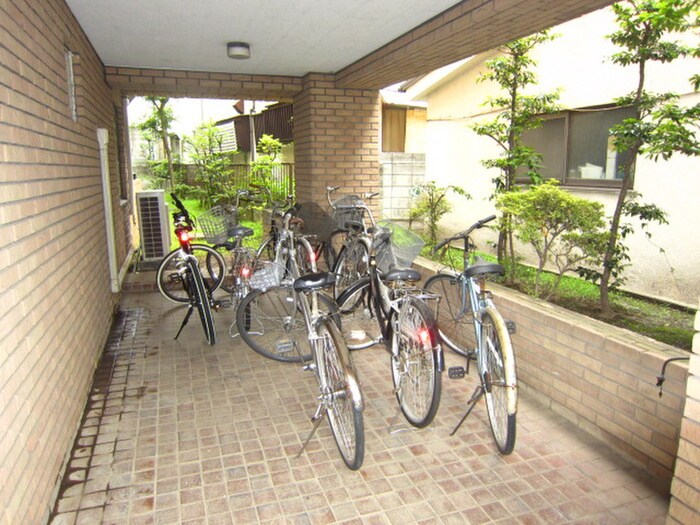 物件外観写真3　(駐輪場)