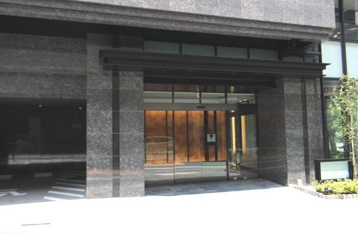 物件外観写真4　(エントランス部分)