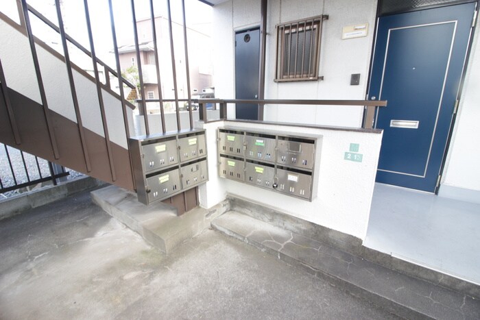 物件外観写真4　(エントランス部分)