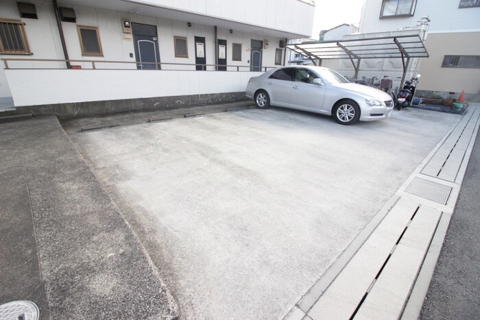 物件外観写真5　(駐車場)