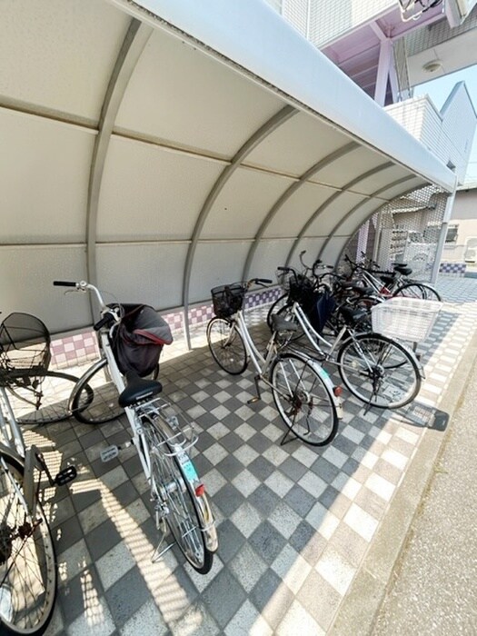 物件外観写真2　(駐輪場)