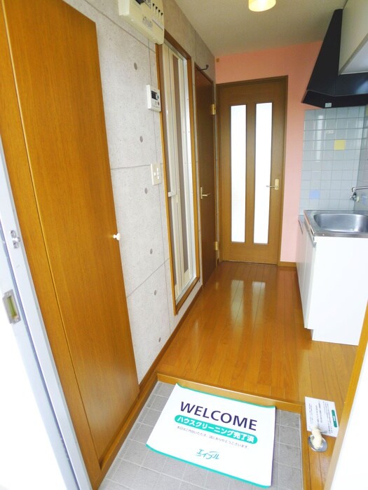 物件内観写真6　(玄関)