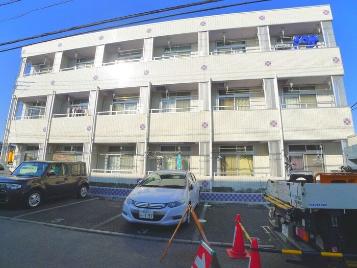 物件外観写真5　(駐車場)