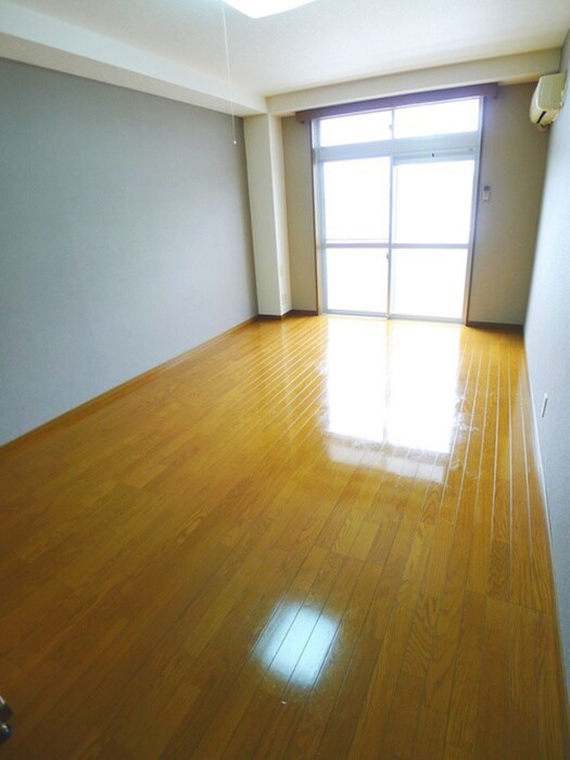 物件内観写真9　(室内からの展望)