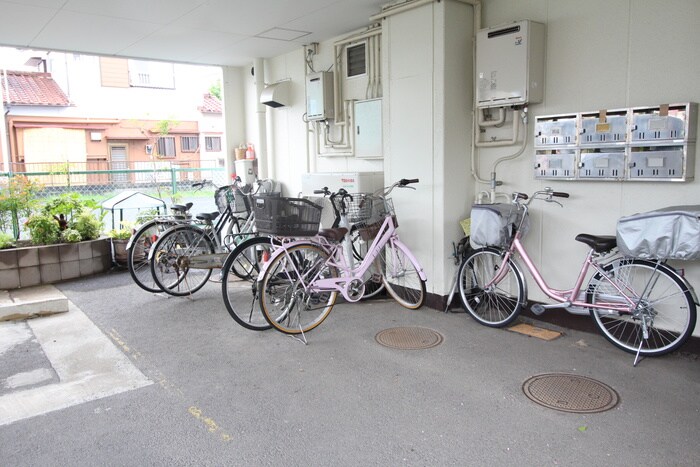 物件外観写真5　(駐輪場)