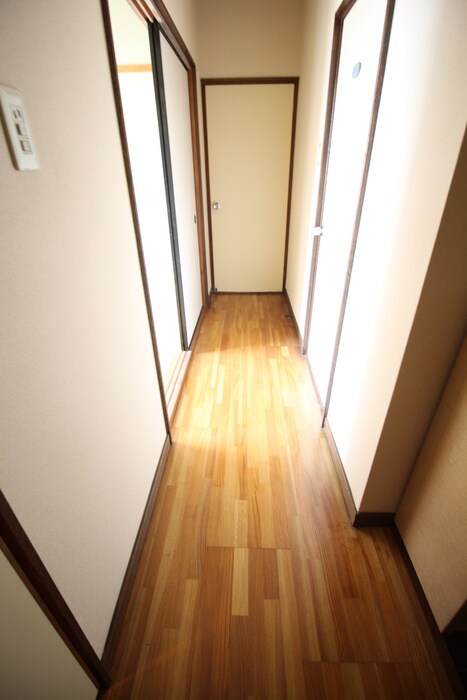 物件内観写真17　(廊下)