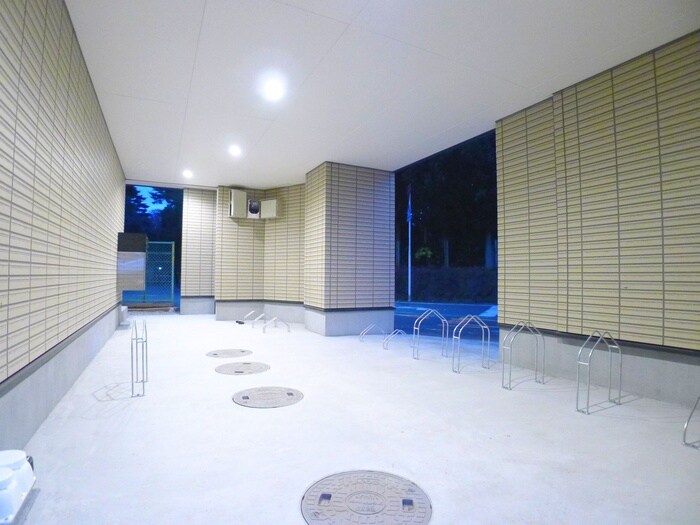 物件外観写真6　(駐輪場)