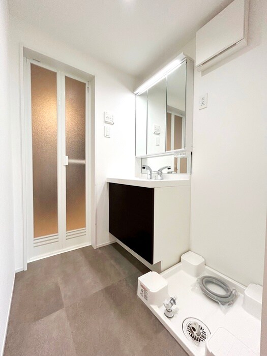 物件内観写真15　(洗濯機置場)