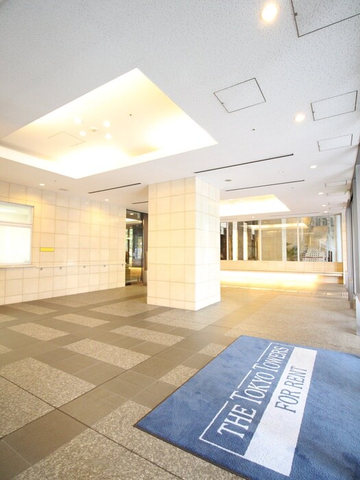 物件外観写真4　(エントランス部分)