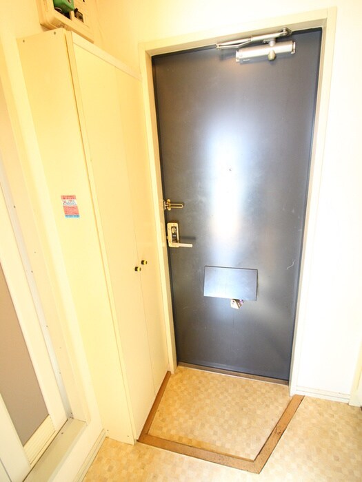 物件内観写真13　(玄関)