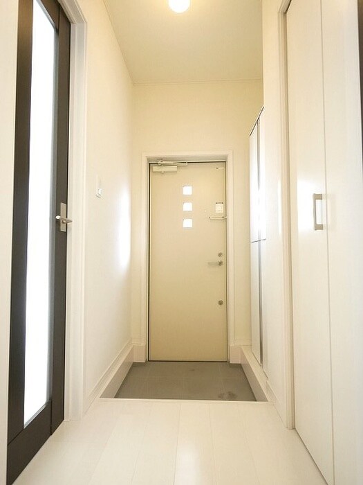 物件内観写真16　(玄関)