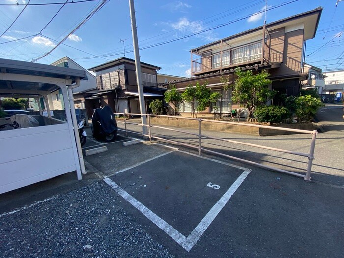 物件外観写真3　(駐車場)