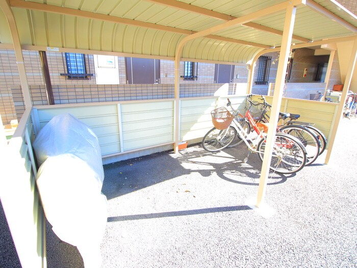 物件外観写真4　(駐輪場)