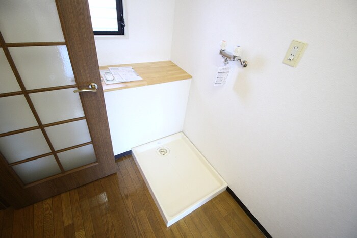 物件内観写真16　(洗濯機置場)