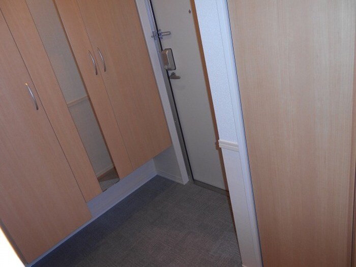 物件内観写真14　(玄関)