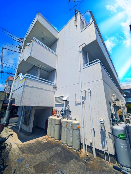 物件外観写真3　(エントランス部分)