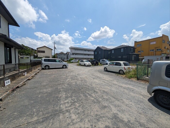 物件外観写真4　(駐車場)