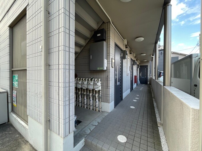 物件外観写真3　(エントランス部分)