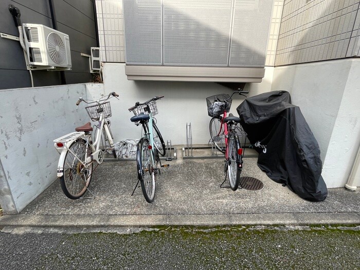 物件外観写真6　(駐輪場)