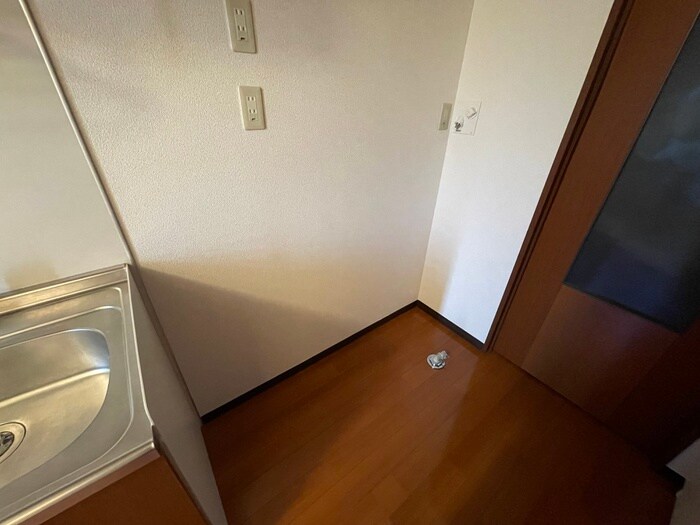物件内観写真16　(洗濯機置場)
