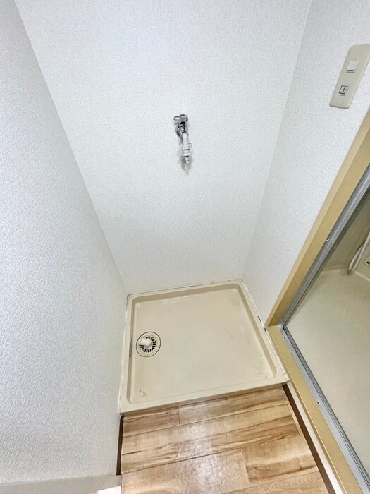 物件内観写真12　(洗濯機置場)