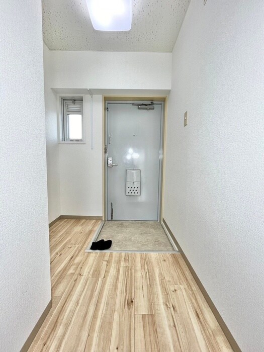 物件内観写真16　(玄関)