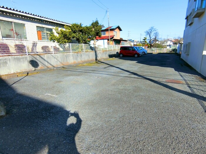 物件外観写真4　(駐車場)