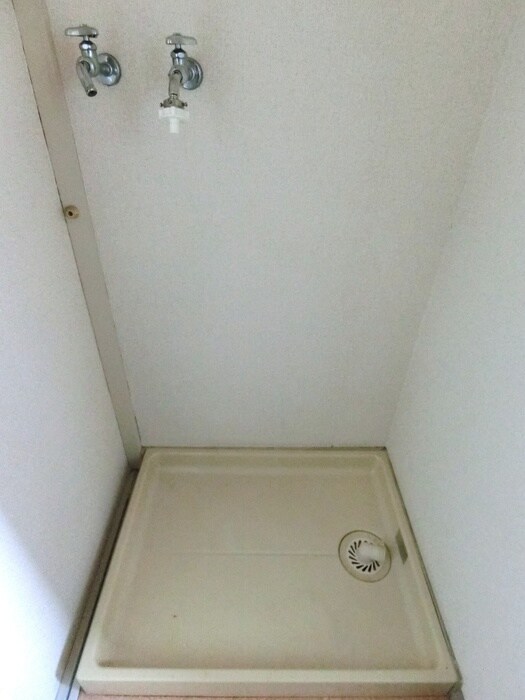 物件内観写真13　(洗濯機置場)