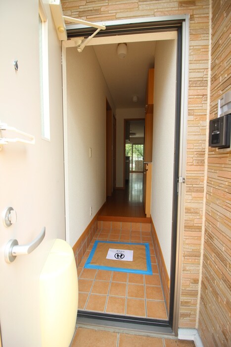 物件内観写真8　(玄関)