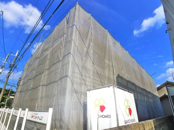 建築中