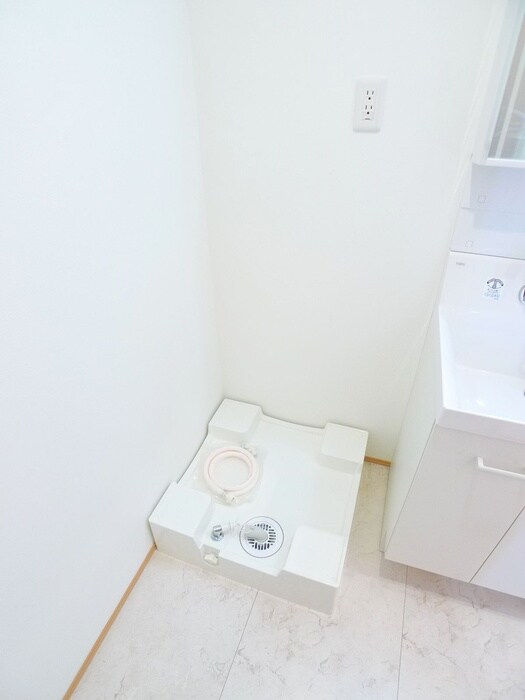 物件内観写真13　(洗濯機置場)