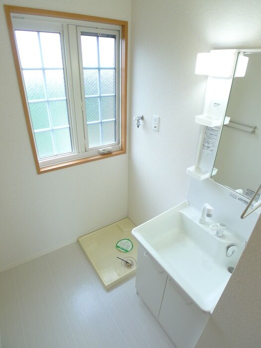 物件内観写真17　(洗濯機置場)