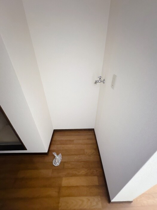 物件内観写真15　(洗濯機置場)