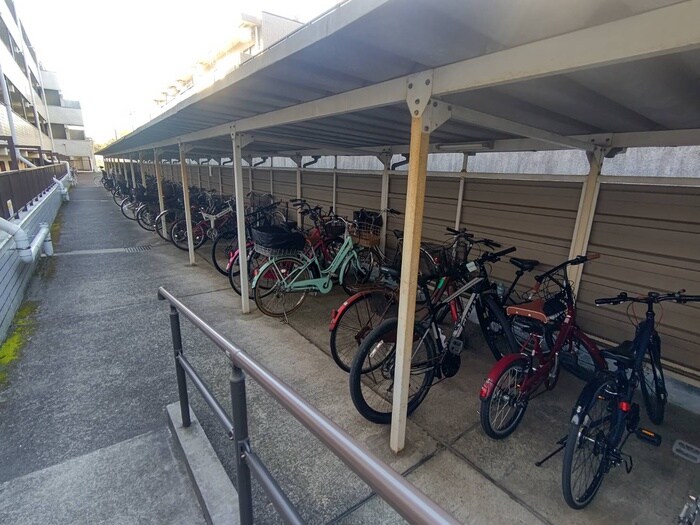 物件外観写真4　(駐輪場)