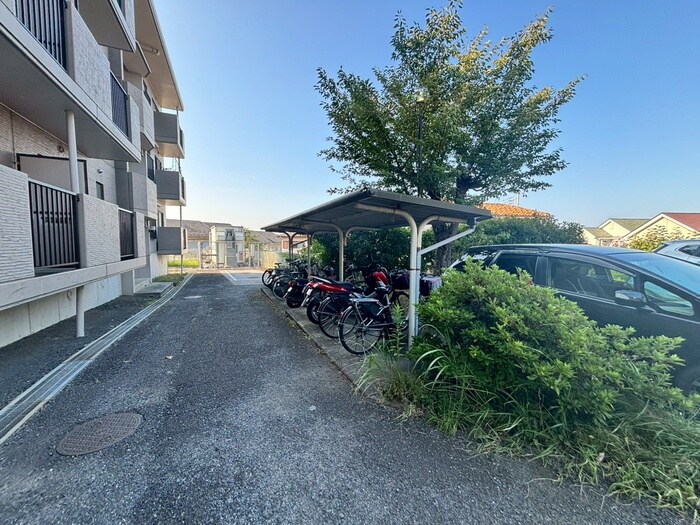 物件外観写真2　(駐輪場)