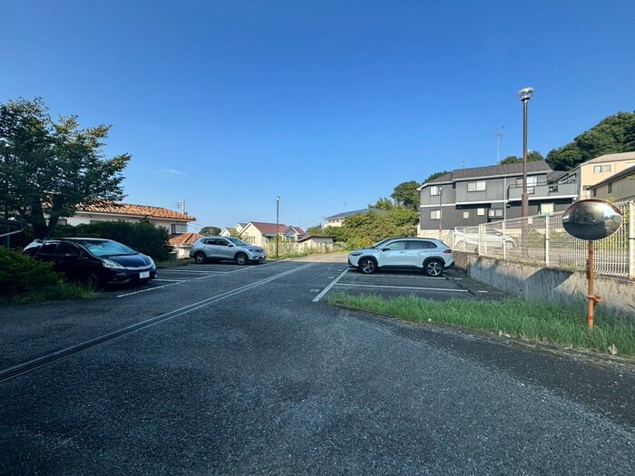 物件外観写真4　(駐車場)